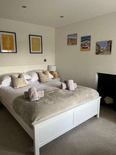 Bedroom with fireplace