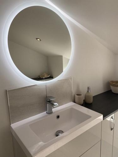 Ensuite bathroom mirror and sink