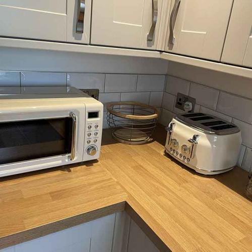 Kitchen-side-microwave